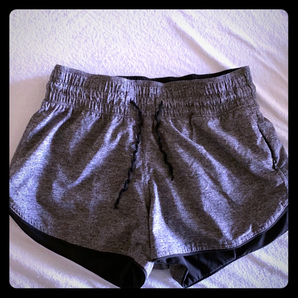 Lululemon sz 4reversible - CHOOSE A SIDE SHORT -3”